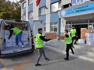 İ̇zmir’de 600 Okulda 25 Bin Öğrenciye Bot Ve Mont