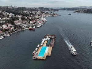 Galatasaray Adası’nın Atıl Kısmı Reklam Panolarıyla Kapatıldı