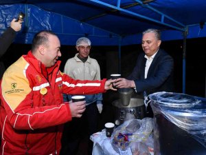 Muratpaşa’da Her Gün İki Noktadan Sıcak Çorba