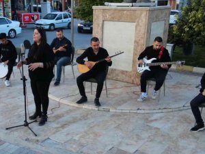 Öğretmenler Tanıtım İçin Barajın Ortasında Kamera Karşısına Geçti