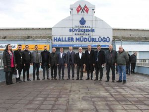 Bayrampaşa Hali’nden Küçükçekmecelilerin Sofrasına Gıda Desteği