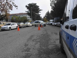 Sokak Ortasında Silahlı Saldırıya Uğrayan Kişi Ağır Yaralandı