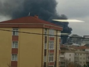 Ataşehir’de Bir İş Yerinde Yangın Çıktı. Olay Yerine İtfaiye Ekipleri Sevk Edildi.