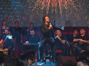 Mahsun Kırmızıgül 17 Yıl Sonra İ̇zmir’de Sahne Aldı