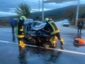 Otomobil Kamyonete Arkadan Çarptı: 1 Yaralı