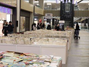 Kumsmall Avm’de ’Kitap Ve Hediyelik Eşya Fuarı’ Açıldı
