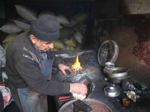 Kastamonu’nun Son Kalay Ustası, 56 Yıldır Bakırlara Hayat Veriyor