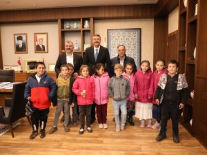 Çocuklardan Vali Çelik’e Oyun Parkı Ve Futbol Sahası Teşekkürü