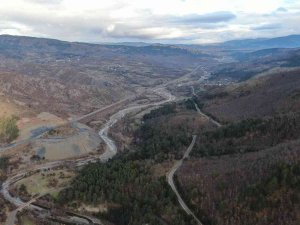İ̇ki İlçeyi Birbirine Bağlayan Karayolu Ulaşıma Kapatıldı.