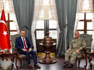 Vali Soytürk, Tuğgeneral Oruçoğlu İle Bir Araya Geldi