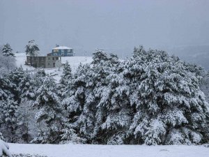 Dürtmen Dağı Beyaz Gelinliğini Giydi