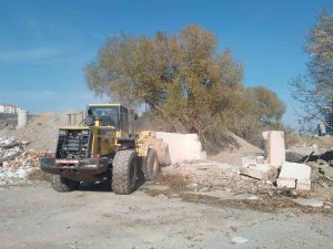 Pursaklar Metruk Yapılardan Arındırılıyor