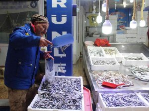 Sinop’ta Sert Hava Koşulları Balık Tezgâhlarını Etkiledi