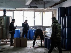 İ̇stanbul’da Yılbaşı Öncesi Sahte İçki Operasyonu: 3 Gözaltı
