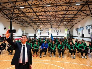 Fadıloğlu Polis Meslek Eğitim Merkezleri Sınavına Hazırlanan Gençlerle Buluştu