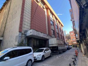Dengesini Kaybedince 2 Metrelik Boşluğa Düştü