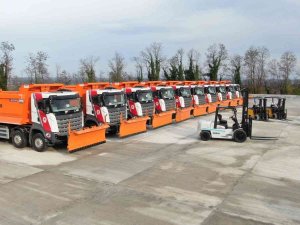 Büyükşehir Araç Filosuna 60 Kar Paletli Kamyon İle 4 Forklift İş Makinesi