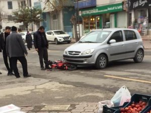 Otomobil İle Elektrikli Bisiklet Çarpıştı: 1 Yaralı