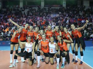 Fıvb Kulüpler Dünya Şampiyonası: Eczacıbaşı Dynavit: 3 - Dentil Prai Clube: 0