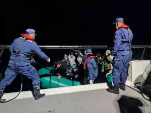 İ̇zmir Açıklarında 47 Düzensiz Göçmen Kurtarıldı