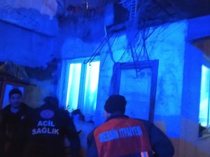 Tarsus’ta Balkon Çöktü, 1 Kişi Yaralandı