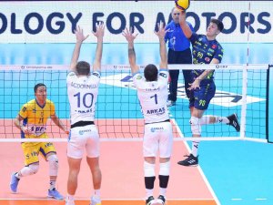 Cev Cup: Valsa Group Modena: 3 - Arkas Spor: 0