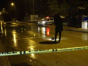 İ̇çerisinde Çocukların Da Bulunduğu İkamet Kurşunlandı