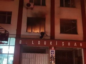 İ̇ş Merkezindeki Yangın Korkuttu