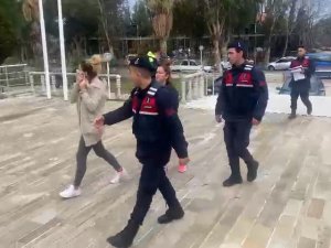 Foça’da Bir Eve Giren Hırsızlara Jandarmadan Suçüstü