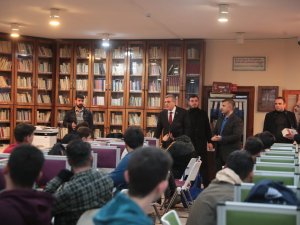 Sınavlara Hazırlanan Öğrencilere Kitap