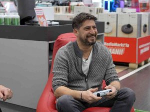 Eski Milli Futbolculardan Oyun Konsolunda Gol Düellosu