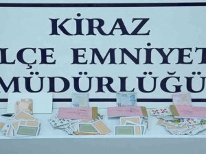 İ̇zmir’de ’Okuma-yazma Derneği’ne Kumar Baskını