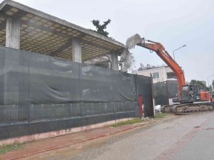 Çukurova’da Kaçak Yapılar Yıkıldı