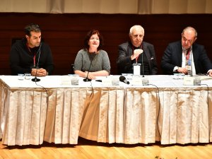 "İ̇zmir’in Yüz Yılı" Sempozyumu Başladı