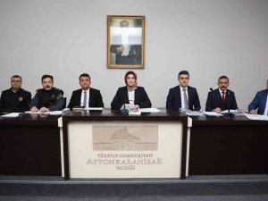 Vali Yiğitbaşı İlçelerde Muhtarları Dinledi
