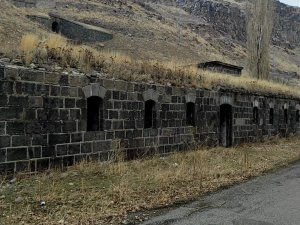 Kars’ta Tarihi Hamam Yıkılıyor