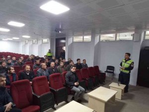 Trafik Ekiplerinden Okul Servis Şoförlerine Seminer