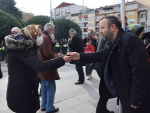 Vatandaşlara Aronya Suyu İkram Edildi
