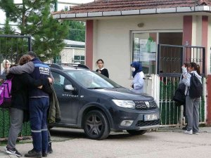Bursa’da Gıda Zehirlenmesi Şüphesiyle 8 Öğrenci Hastaneye Kaldırıldı