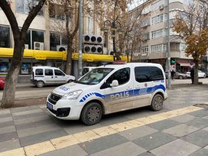 Güvenlik Görevlisi “İ̇şe Geç Geldin” Tartışmasında Ptt Şubesi Şefini Öldürdü