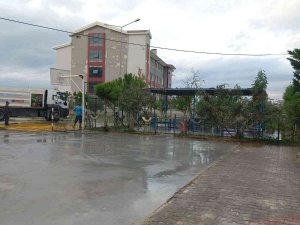 Başkan Günel Talimat Verdi, Eğitimin Önündeki Çamur Engeli Kaldırıldı