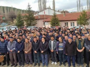 Kütahya’da 18 Günlük Yaşam Savaşını Kaybeden 8 Yaşındaki Çocuk Toprağa Verildi