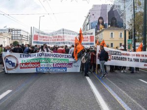 Yunanistan’da Yüzlerce Protestocu Eğitime Daha Fazla Bütçe Ayrılmasını İstedi