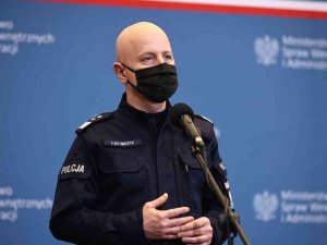 Polonya Emniyet Müdürü Szymczyk, Kendisine Verilen Hediyenin Patlaması Sonucu Yaralandı