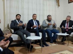 Eski Adalet Bakanı Gül’den Şehit Öğretmenin Ailesine Ziyaret