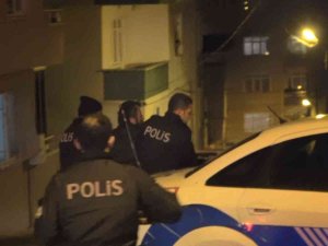 Önce Evinin Banyosunda Ateş Yaktı, Sonra Çatıya Çıktı