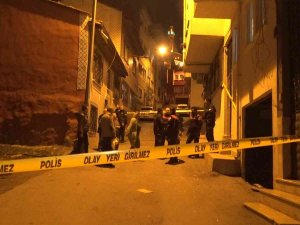 Evinde Bıçaklanarak Yaralanan Genç Hastanede Hayatını Kaybetti