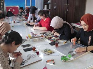 Tatvanlı Kadınlar Şehrin Stresini Filografi Sanatıyla Atıyor