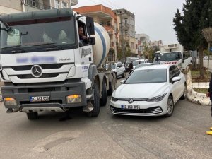 Otomobil İle Beton Mikseri Çarpıştı: 1 Yaralı