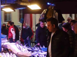 Balık Tezgâhlarında Yoğunluk